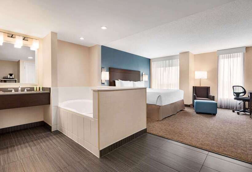 هتل Wyndham Garden Niagara Falls Fallsview