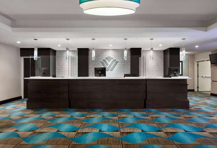 هتل Wyndham Garden Niagara Falls Fallsview