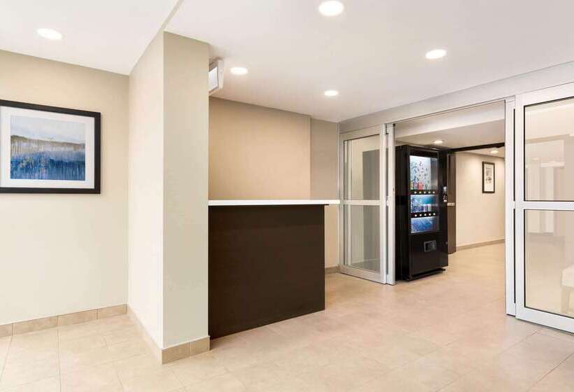 هتل Wyndham Garden Niagara Falls Fallsview