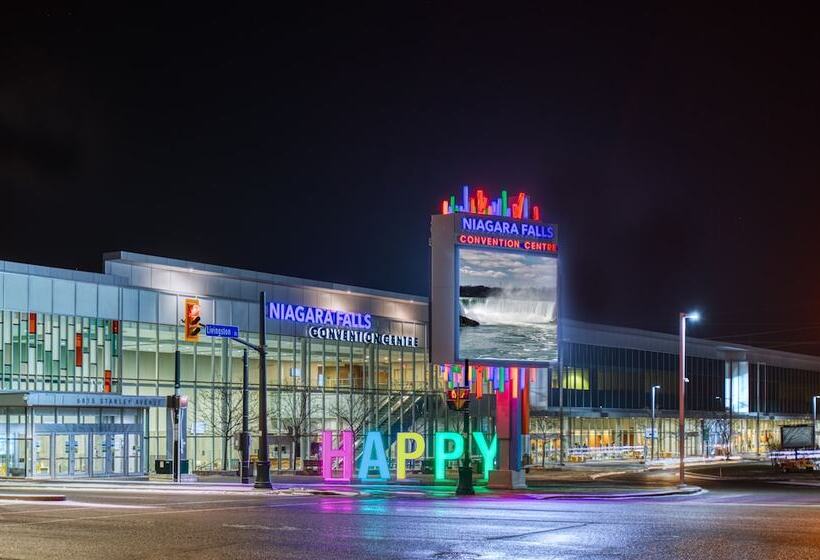 هتل Wyndham Garden Niagara Falls Fallsview