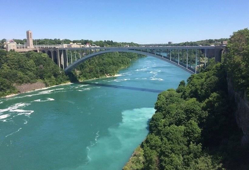 هتل Wyndham Garden Niagara Falls Fallsview