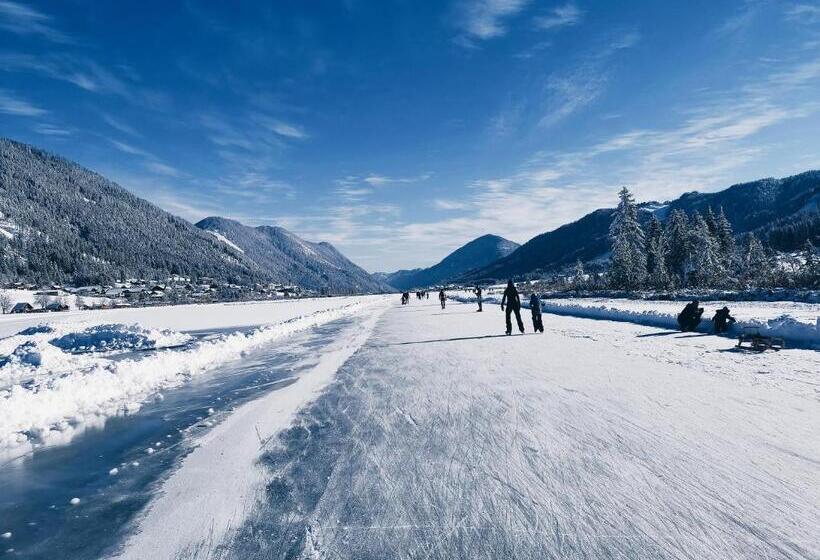 فندق Zum Weissensee