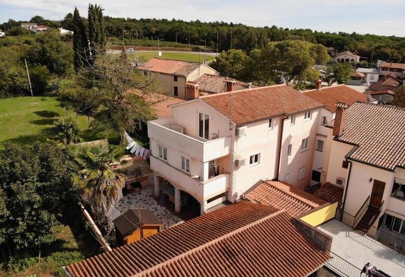 پانسیون Apartments And Rooms With Parking Space Porec   6917