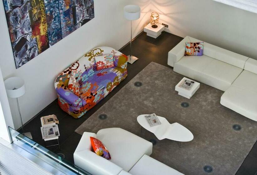 هتل Axor Feria