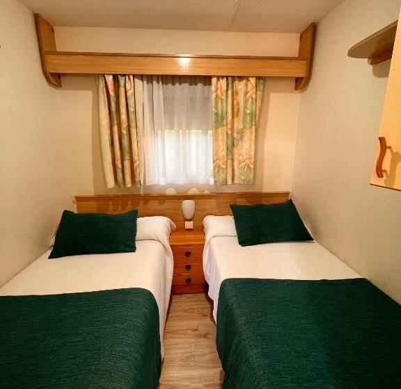 هتل Camping Las Palmeras