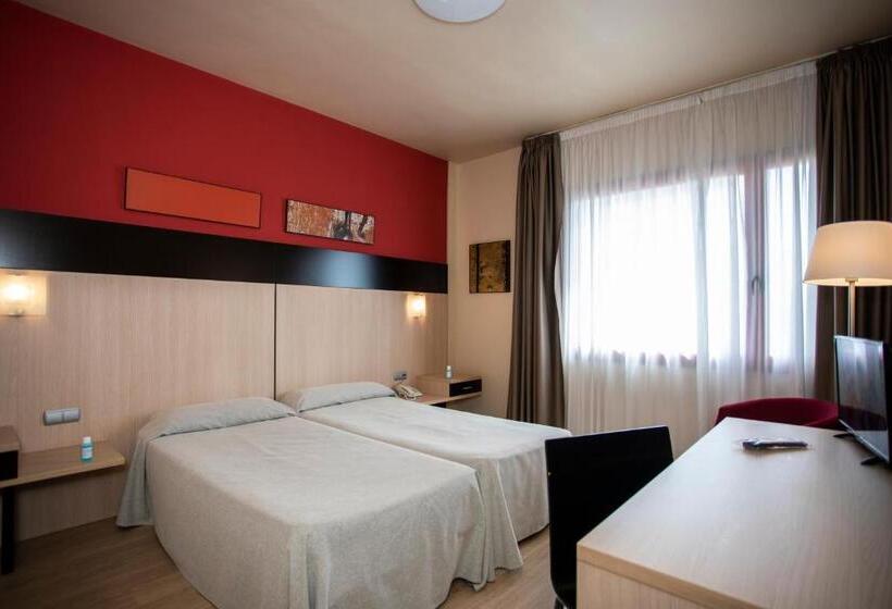 هتل Ciudad De Ejea