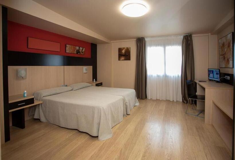 هتل Ciudad De Ejea