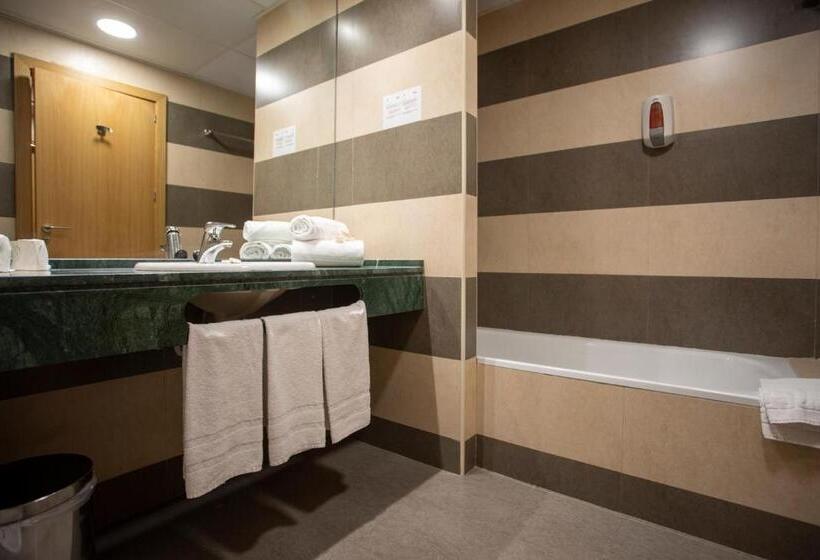 هتل Ciudad De Ejea