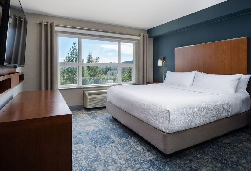 Отель Four Points By Sheraton Victoria Gateway