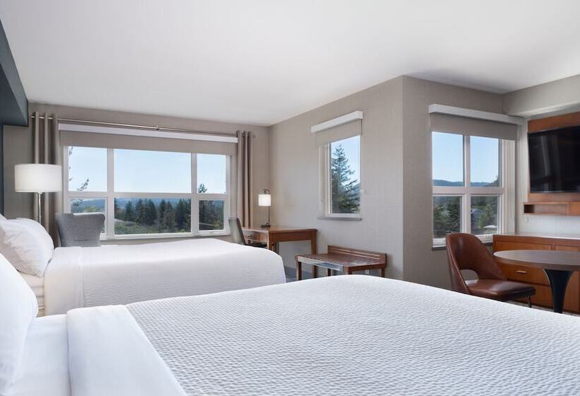 Отель Four Points By Sheraton Victoria Gateway
