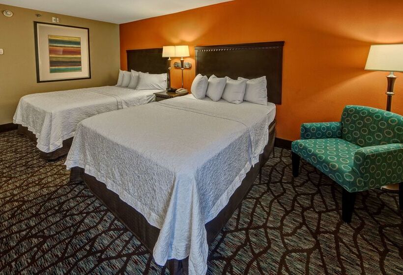 هتل Hampton Inn Ashevilletunnel Rd