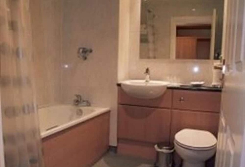 فندق Llwyn Onn Guest House