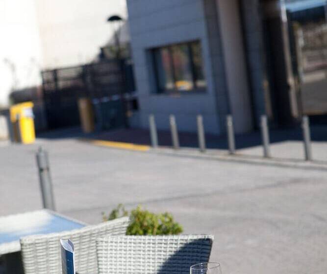 Отель Porcel Avant