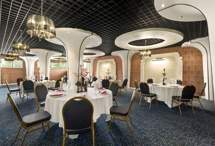 هتل Ramada Birmingham Oldbury M5 J2