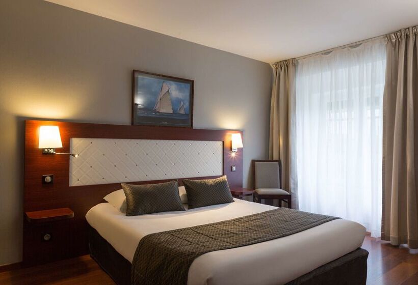 Отель The Originals Boutique, Hôtel Le Lion D'or, Fougères Ouest