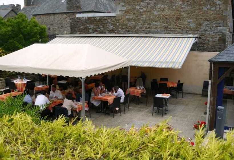Отель The Originals Boutique, Hôtel Le Lion D'or, Fougères Ouest