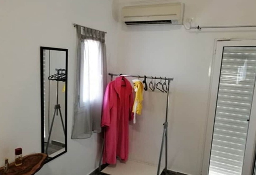 هتل Eugenia Studios
