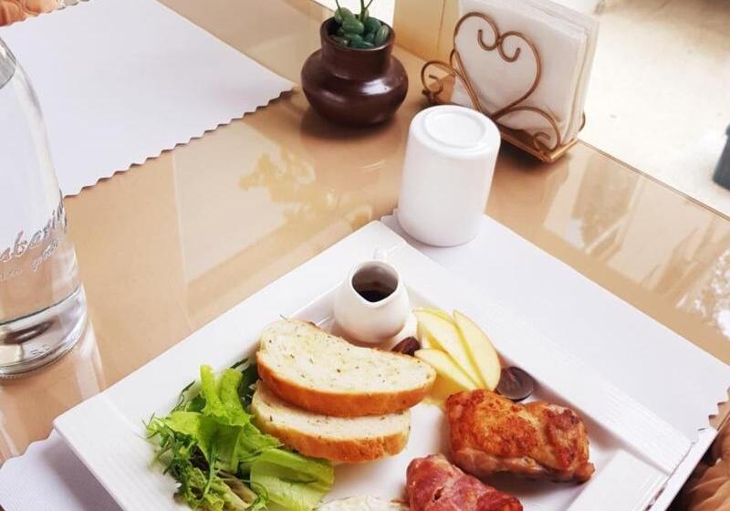 هتل Moonshine B&b