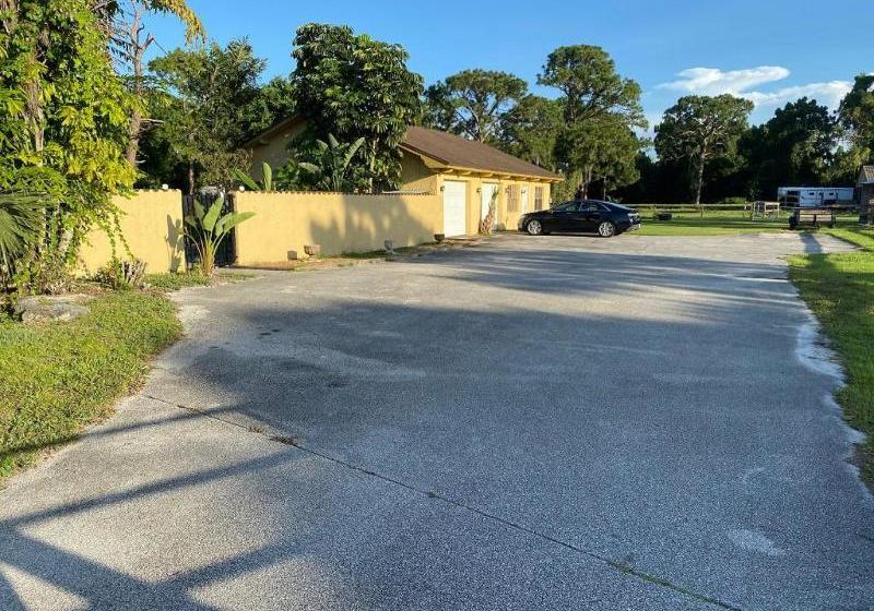 فندق Oyo Family Ranch At Melbourne Fl
