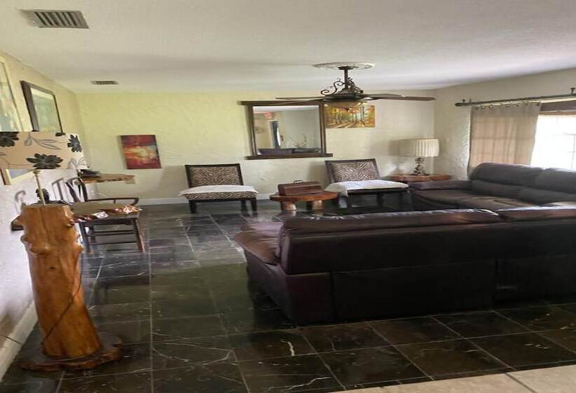 فندق Oyo Family Ranch At Melbourne Fl