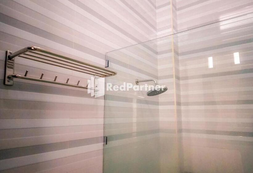 هتل Reddoorz At Daffi Araya