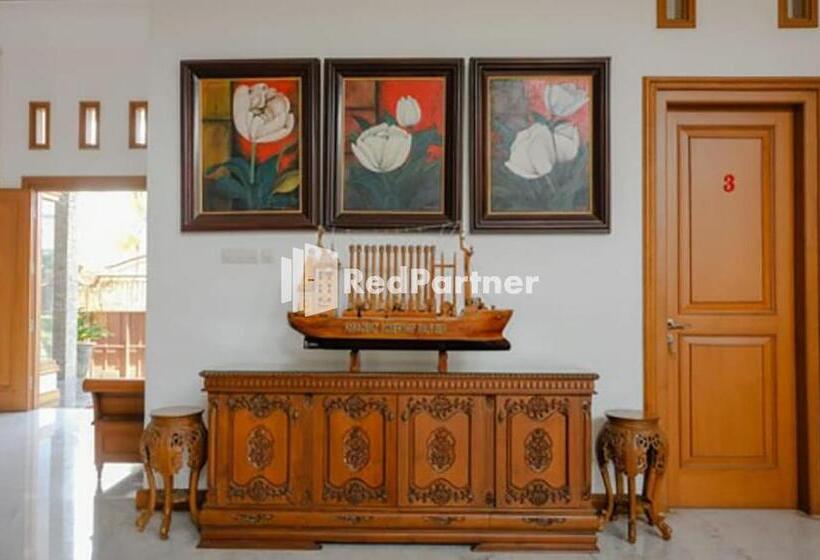 هتل Reddoorz At Daffi Araya
