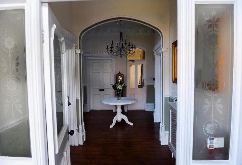 مبيت وإفطار Hillcrest Whitby