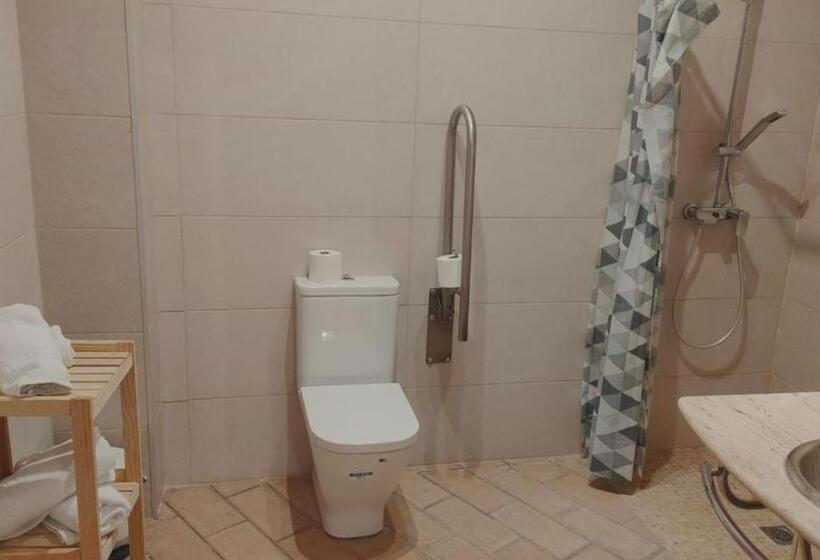 پانسیون Hostal Poeta Machado