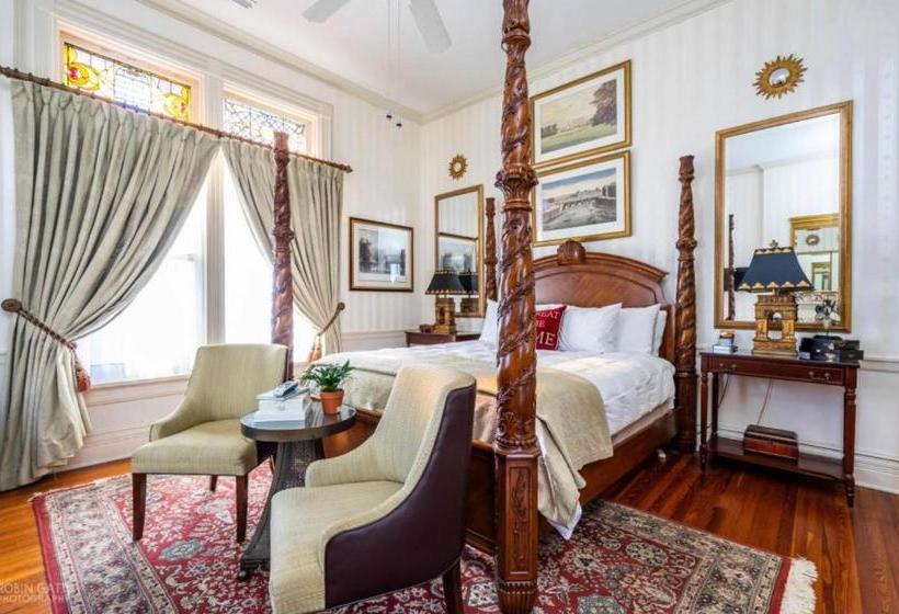 تختخواب و صبحانه Burke Mansion
