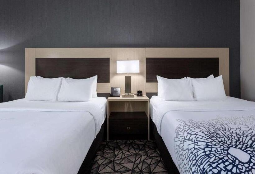 هتل La Quinta Inn & Suites By Wyndham Shorewood