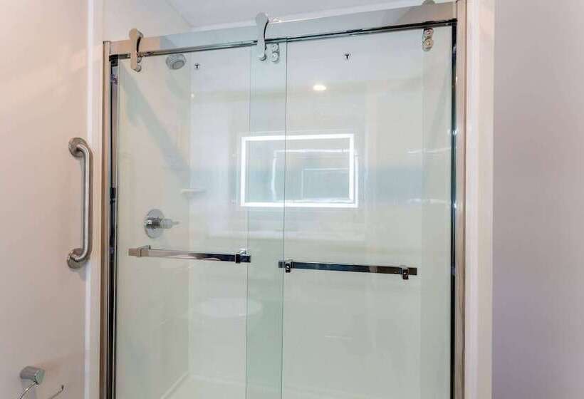 هتل La Quinta Inn & Suites By Wyndham Shorewood