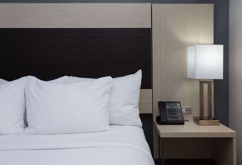 هتل La Quinta Inn & Suites By Wyndham Shorewood