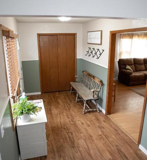 East Side Motel & Cabins