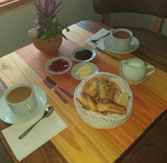 Отель Hostal El Algarrobo