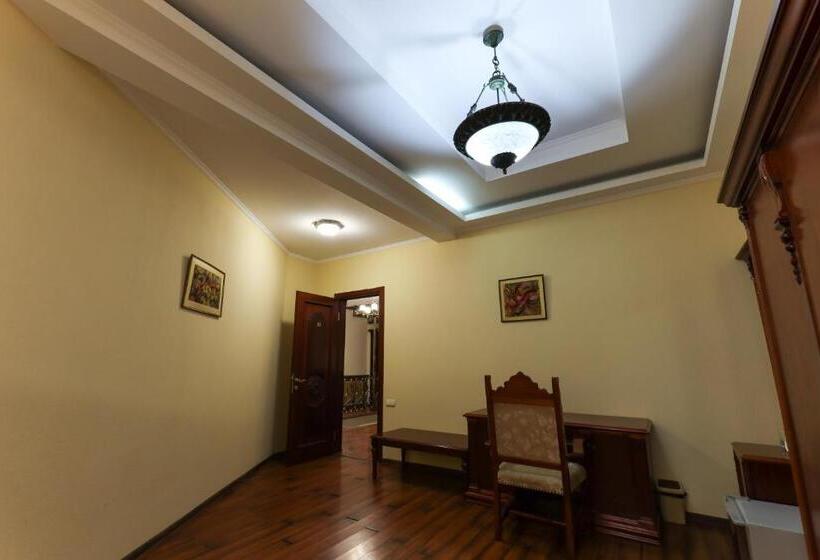 هتل Aeetes Palace