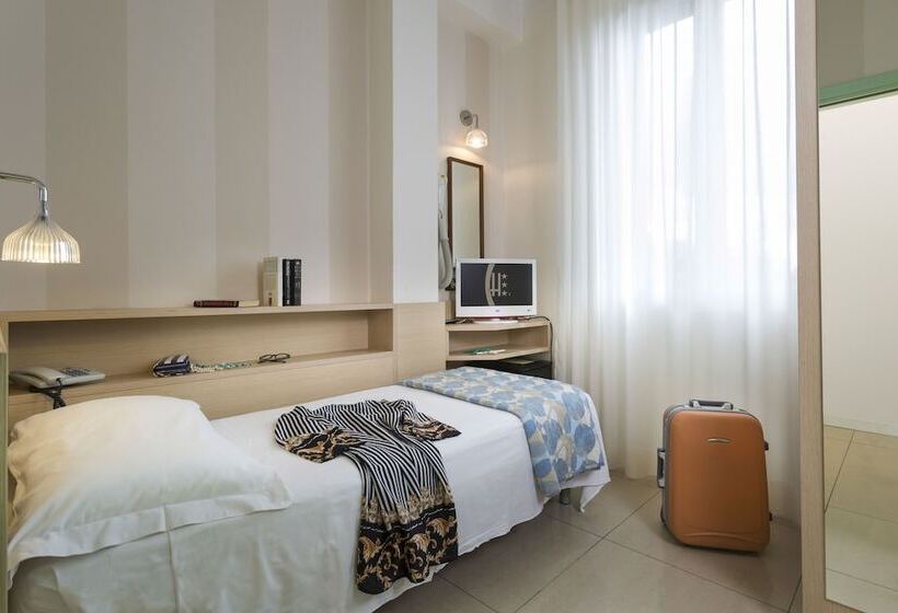 هتل Calypso Rimini Marina Centro