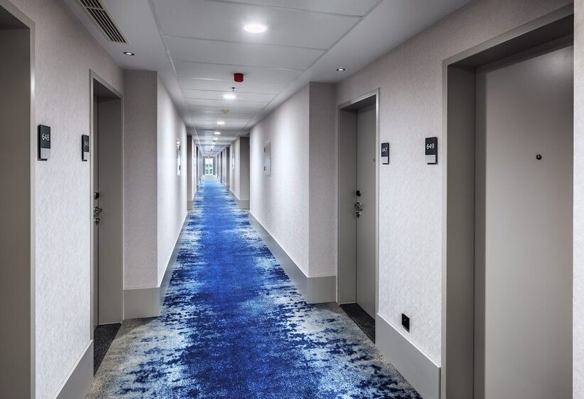 فندق Courtyard By Marriott Prague Airport