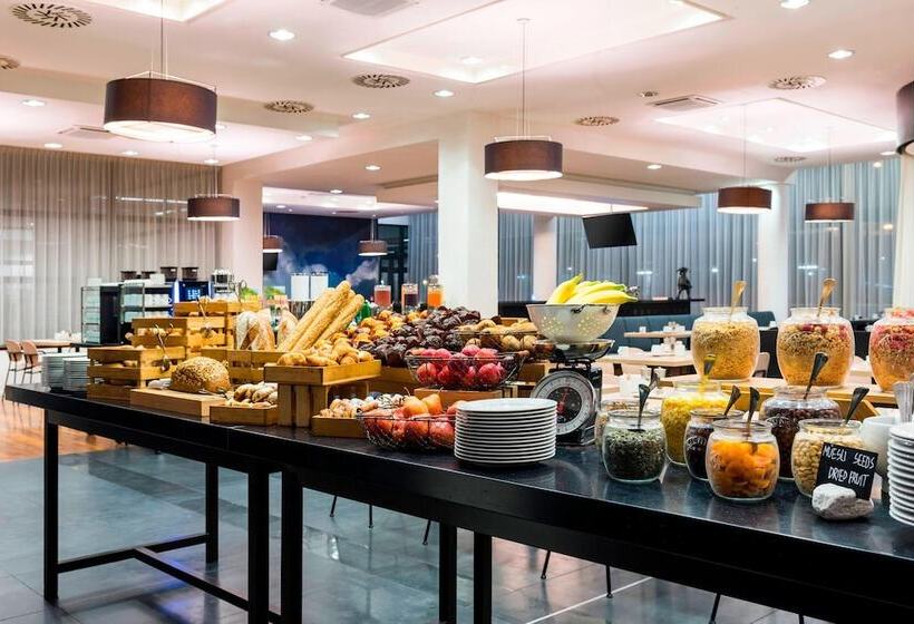 فندق Courtyard By Marriott Prague Airport