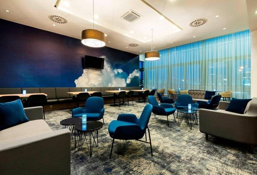 فندق Courtyard By Marriott Prague Airport