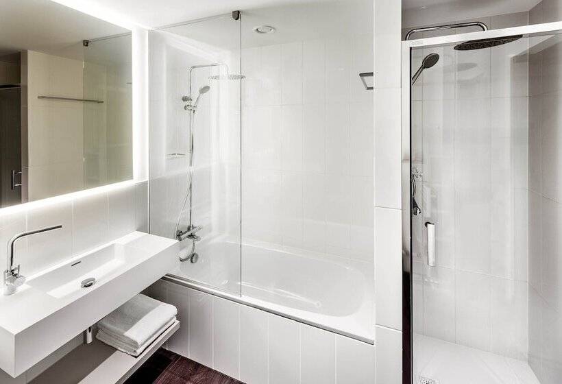 فندق Courtyard By Marriott Prague Airport