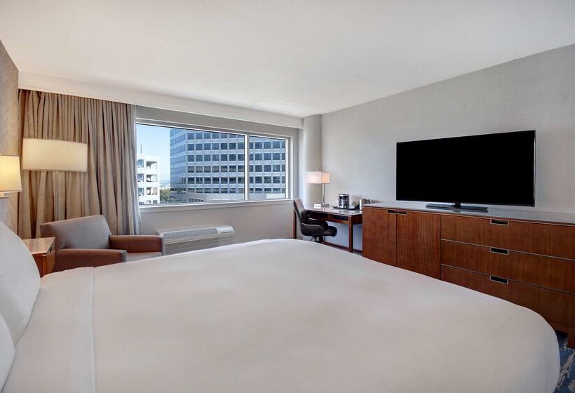 هتل Doubletree By Hilton Lax El Segundo