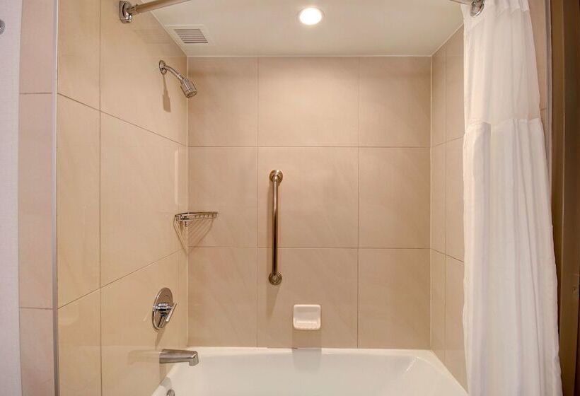 هتل Doubletree By Hilton Lax El Segundo