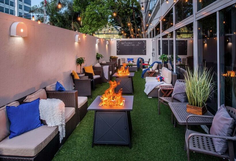 هتل Doubletree By Hilton Lax El Segundo