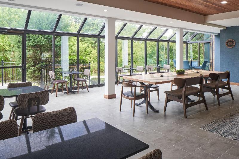 هتل Four Points By Sheraton Chicago Schaumburg