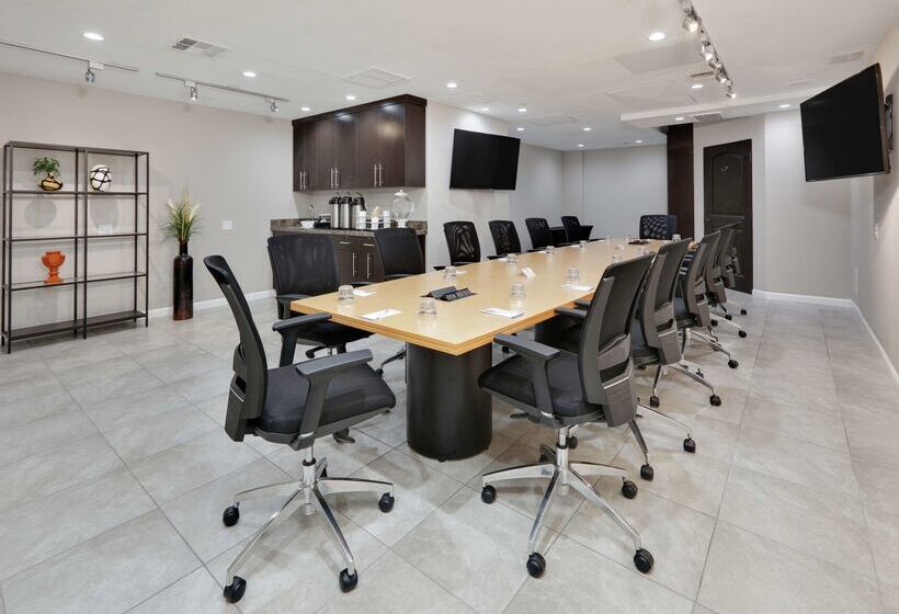 هتل Hilton Garden Inn San Diego Del Mar