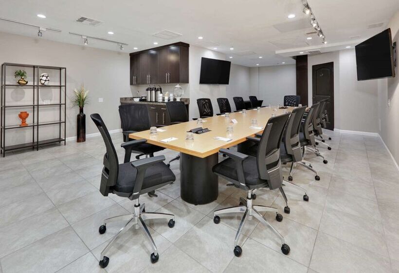 هتل Hilton Garden Inn San Diego Del Mar