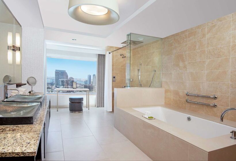 هتل Hilton San Diego Bayfront
