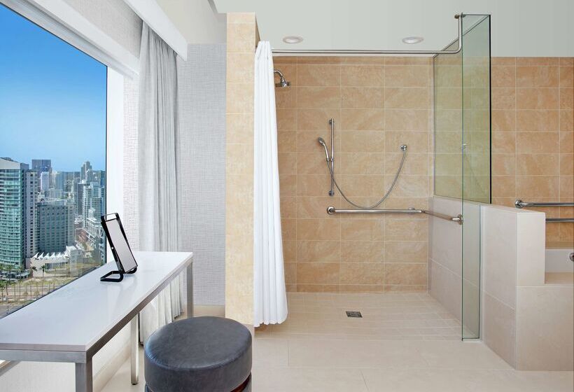 هتل Hilton San Diego Bayfront