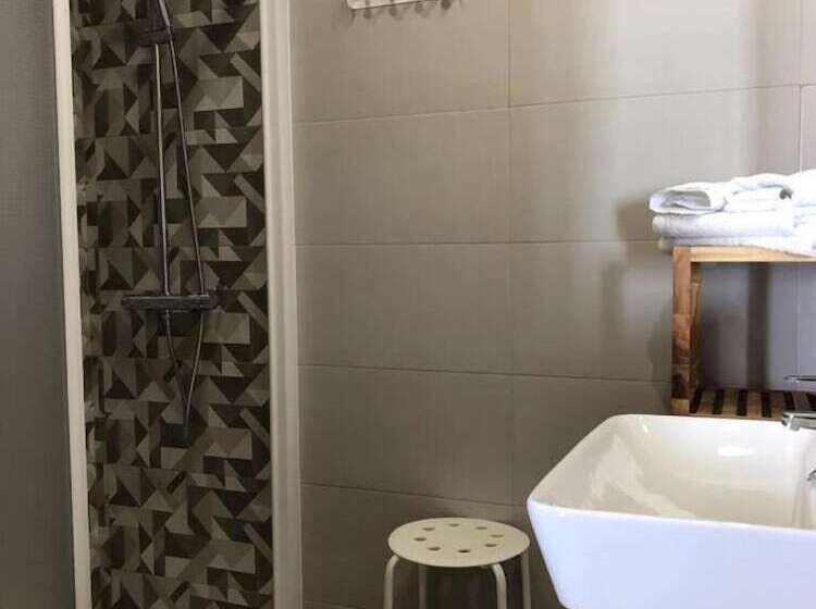 هتل Hostal Sonia Granada