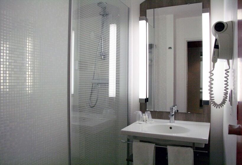 هتل Kyriad Prestige Compiegne